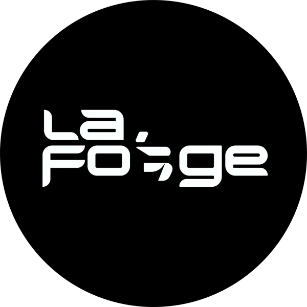 Logo La Forge blanc sur pastille noire